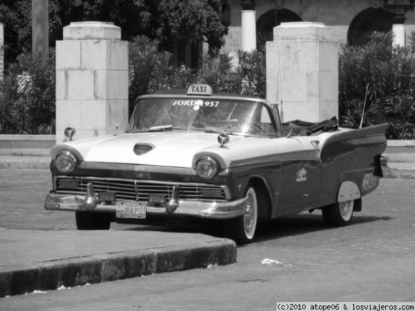 Taxi en la habana
Ford del 57...casi naaa.
