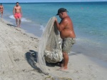 Pescador en varadero