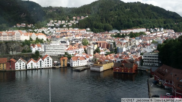 Llegamos a Bergen
Color , tranquilidad, belleza, seguimos navegando
