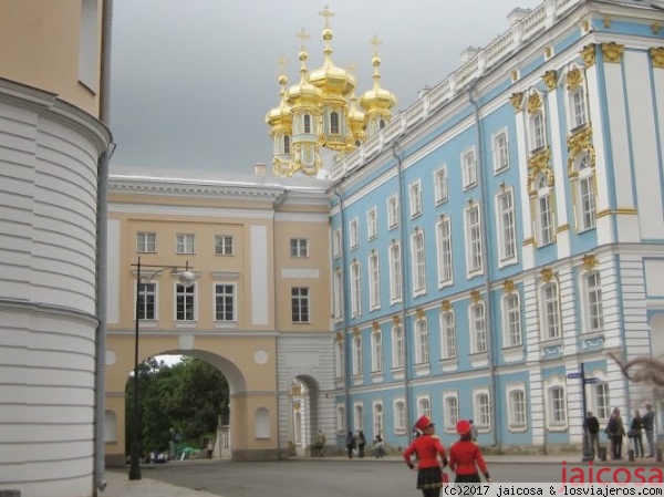 Palacio de Catalina, San Petersburgo
Una visita obligada en San Petersburgo es la del Palacio de Catalina y su Cámara de Ámbar. El complejo forma parte de un conjunto de palacios y parques de la ciudad de Pushkin, declarados Patrimonio de la Humanidad.
