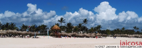 Playa Punta Cana, Arena Gorda
La playa de Arena Gorda se encuentra en la costa este de la República Dominicana, en Punta Cana. Es parte de las hermosas playas de Punta Cana. Se trata de una amplia y larga playa bordeada de cocoteros con un mar de aguas azul turquesa y cálido, con arena blanca.
