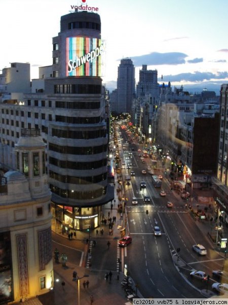 Vista de LA Gran Vìa
Vista del cartel protegido de Schweppes
