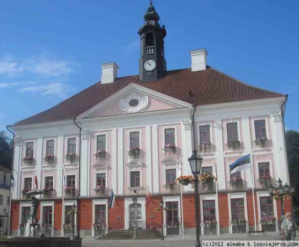 Ayuntamiento de Tartu
Ayuntamiento de Tartu con la escultura 