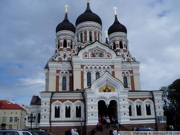 Catedral ortodoxa en Tallín
La iglesia de los conflictos. Fué edificada por los rusos durante la invasión y los estonios ven este edificio como un recuerdo de esta dominación. Además es el único edificio no medieval que se encuentra en el casco antiguo de Tallín y son muchos los que quieren demolerla
