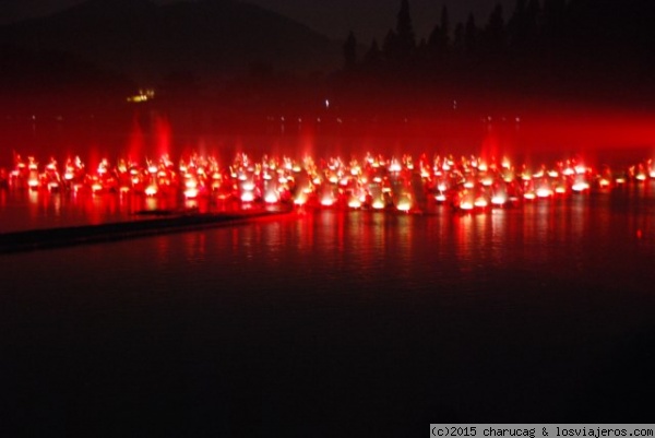 Hangzhou. Parque del Oeste. Espectaculo nocturno
Una de las escenas de este impresionante espectaculo
