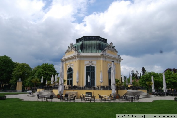Pabellón de caza. Palacio de Schonbrum, Viena
Este acogedor pabellón se encuentra en medio del zoo del palacio y alberga un restaurante.
