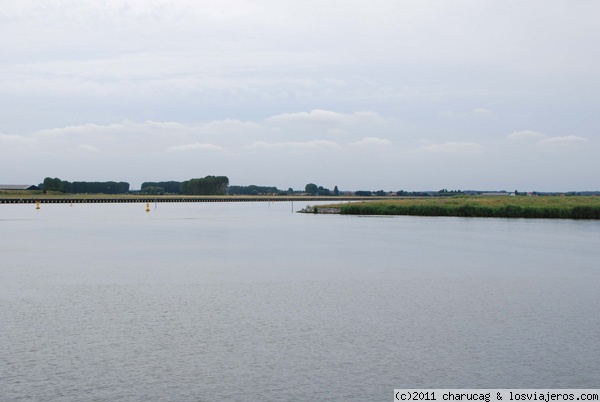 Polders
Impresionante vista de los polders holandeses. Todo el paisaje es así, totalmente llano y verde
