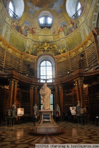 Prunksaal. Viena Austria.
la Prunksaal es la sala de Ceremonias de la Biblioteca Nacional y la más hermosa de todas sus salas. Impresionantes sus techos y su decoración.
