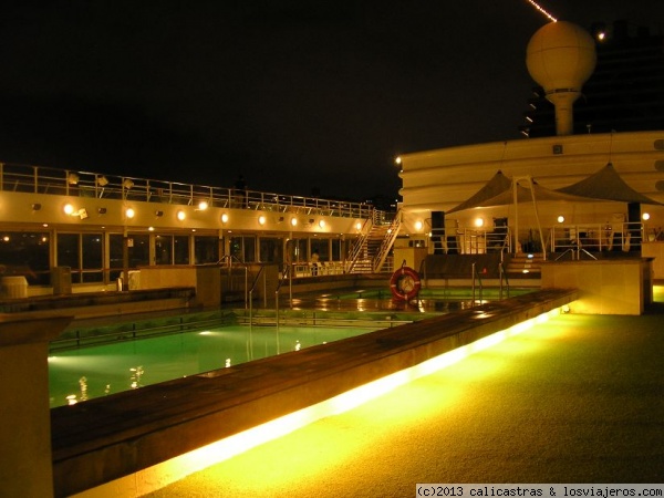 Zenith Pullmantur
Cubierta piscina de noche
