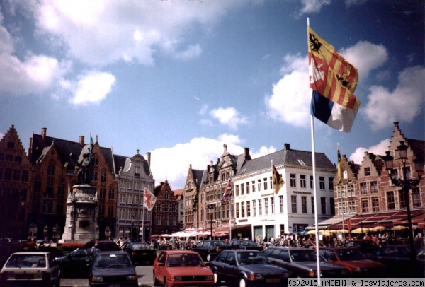 La Plaza Markt de Brujas (Bélgica)
Foto de 1993. Una plaza llena de magia que evoca al medievo.
