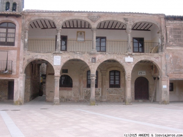 Plaza de Medinaceli (Soria)
Declarada Conjunto Histórico Artístico, la villa de Medinaceli convive hoy con su pasado y presente. Se trata de una ciudad que ha conservado el encanto de ciudad medieval.
