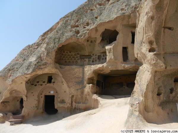 Monasterio de Selime (Capadocia)
diferentes salas escavadas en la roca del complejo monástico
