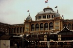 El hotel Kurhaus en Scheveningen (La Haya)
Kurhaus, Scheveningen, Haya, Situado, hotel, cabe, duda, alguna, edificio, más, bonito, mismísima, playa, lleva, funcionando, desde