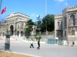 La Universidad de Estambul
Estambul, plaza de Beyacit, universidad