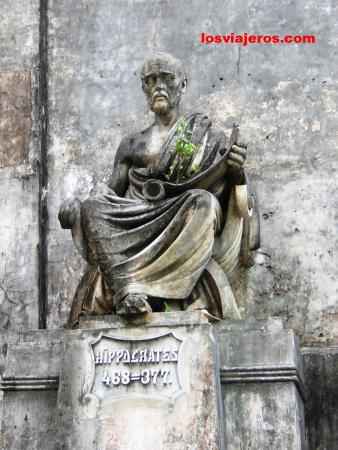 Estatua de Hipocrates en la Universidad de Medicina - Salvador de Bahia - Brasil - Brazil.