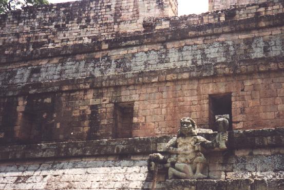 Monkey in a Pyramid of Copan - America
Mono esculpido en la piramide - America