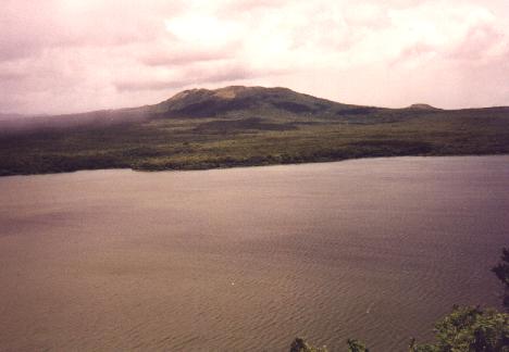 Volcan visto desde la ciudad - Masaya - Nicaragua - America