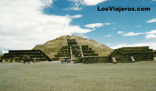 The Pyramid of the Moon - Teotihuacan - Mexico
Piramide de la Luna -Teotihuacan -Mexico