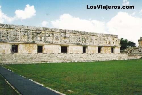 Uxmal - Ruinas Mayas -Mexico