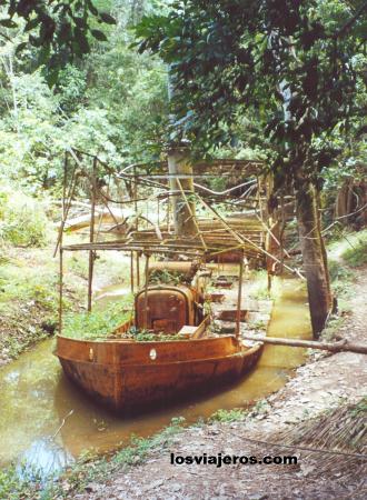 Buque Fitzcarral encallado en el bosque amazónico - Peru
Boat Fitzcarral aground in the Amazon Forest - Peru