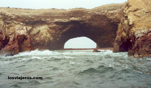 Arco en el Mar - Islas Ballestas, Peru