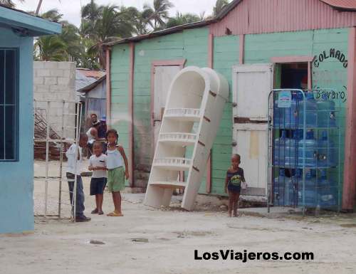 Colmado in El Cortecillo - Punta Cana - Dominican Rep.
Colmado al lado de la carretera en 