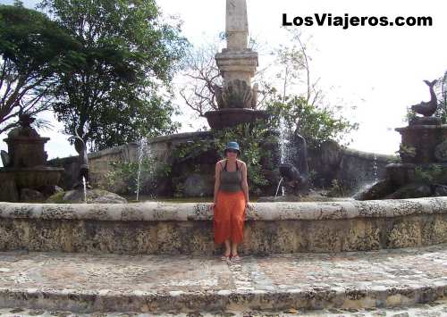 Shaft or Obelisk - Altos de Chavon - Punta Cana - Dominican Rep.
Imitación a la Fontana de Trevi en los Altos de Chavón - Punta Cana - Dominicana Rep.