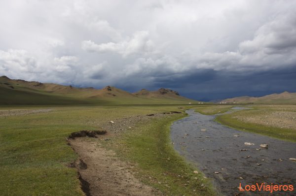 Río en Mongolia Central