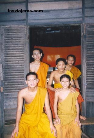 Group of Buddhist monks in Pakse. - Laos
Pakse - Monjes budistas - Laos