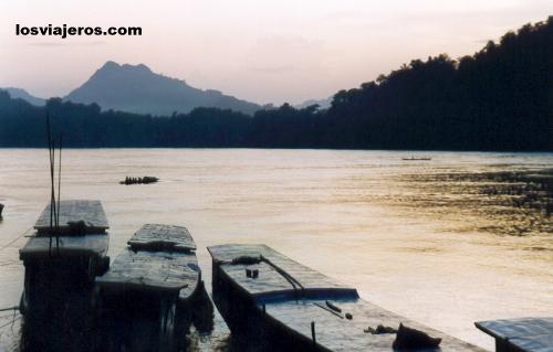 Sunset over Mekong river - Luang Prabang - Laos
Puesta de sol sobre el rio Mekong. - Laos