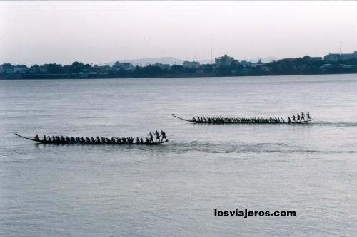 Carreras de barcos en el rio Mekong - Laos
Races Festival of boats in Mekong River - Laos