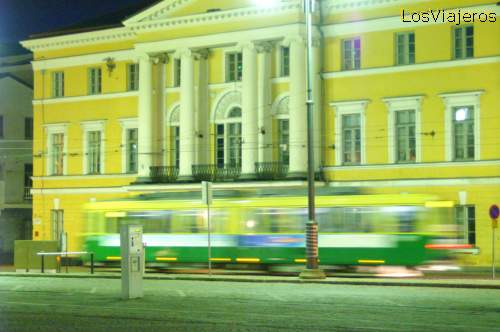 Tranvia en la noche- Plaza del Senado -Helsinki- Finlandia