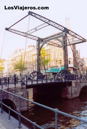 Drawbridge over the channels - Amsterdam - Holland - Netherlands
Puente levadizo - Amsterdam - Holanda