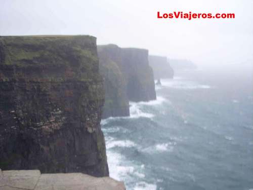 Tormenta en los acantilados de Moher o Cliffs de Moher - Irlanda