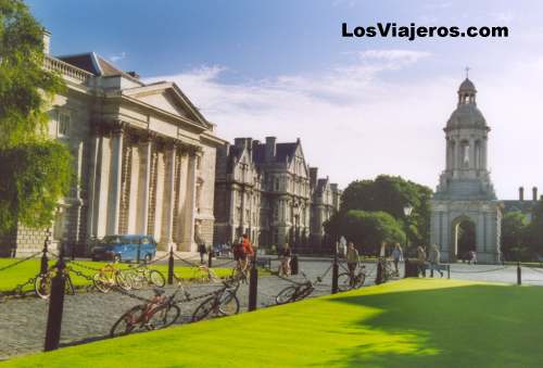 Patio de entrada al Trinity College - Dublin - Irlanda