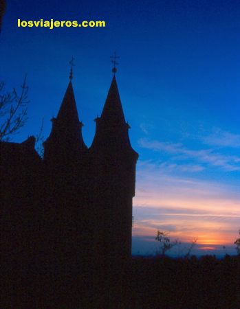 Atardecer tras las torres del alcázar de Segovia - Espaa