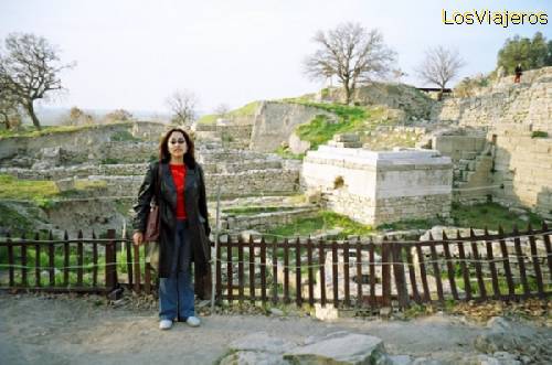 The author of this photo Gallery in Troy - Turkey
Marta, la autora de estas fotos en Troya - Turquia