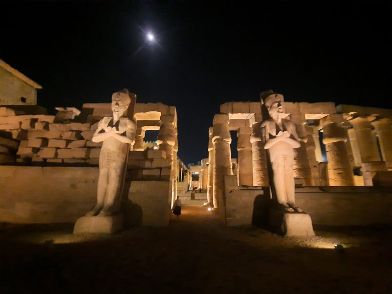 Templo de Luxor de noche, Templos de Karnak, Luxor: Esfinges, Museo - Luxor Este 1
