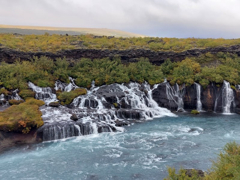 Cascadas azules de Hraunfossar, Barnafoss y Husafell - Borgarfjörður, Oeste de Islandia 0