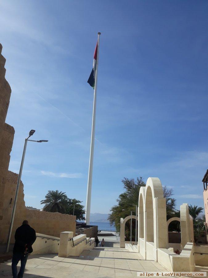 La bandera, Puerto de Aqaba (Petra y Wadi Rum) - Mar Rojo, Jordania 1