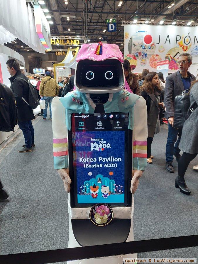 Robot en Fitur, Fitur 2023 - Feria Internacional del Turismo - IFEMA, Madrid 0