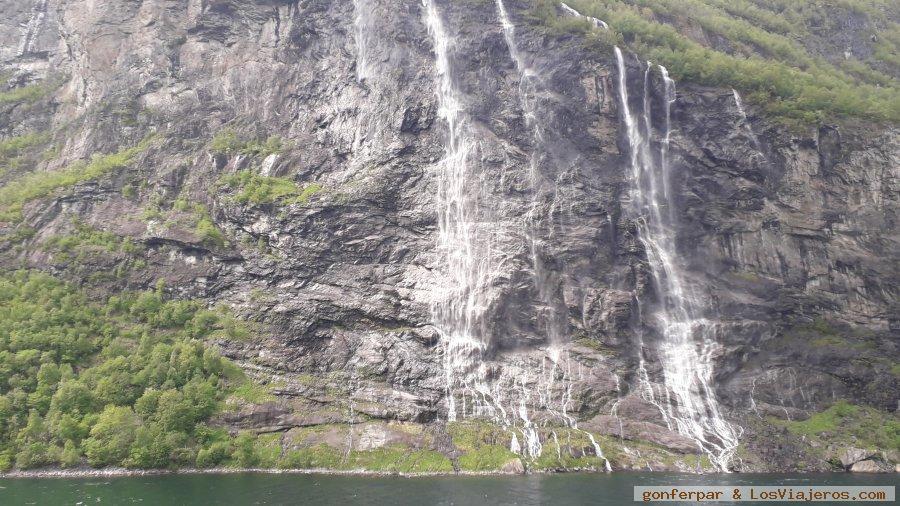 Puertos de Hellesylt-Geiranger: Excursiones por libre