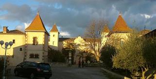 Castillo del siglo  XVI en el Languedoc-Roussillon