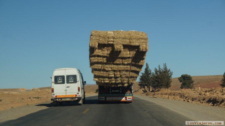 Adelantamiento a vehiculo sobrecargado, Conducir en Marruecos: ¿Es fácil? Radares y Multas 0