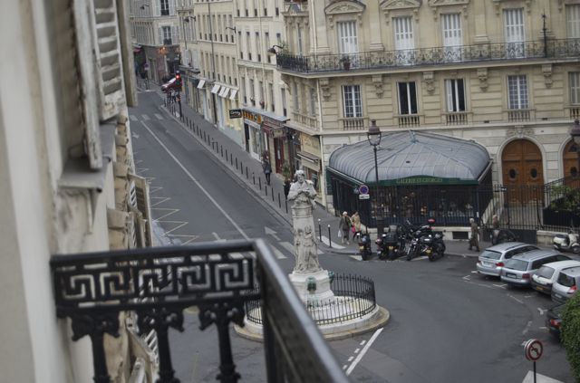 Plaza de Saint Georges (donde esta la parada de metro) desde el balcón, Listado Hoteles de París: Experiencias 0