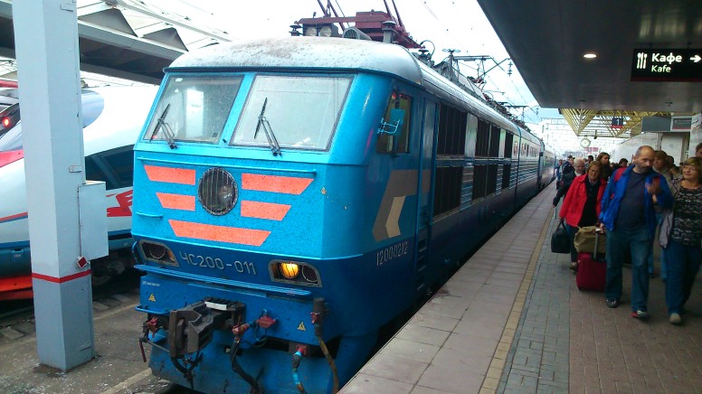 EL RAPIDO 747 JUNTO AL SAMSAN, Tren Moscú - San Petersburgo