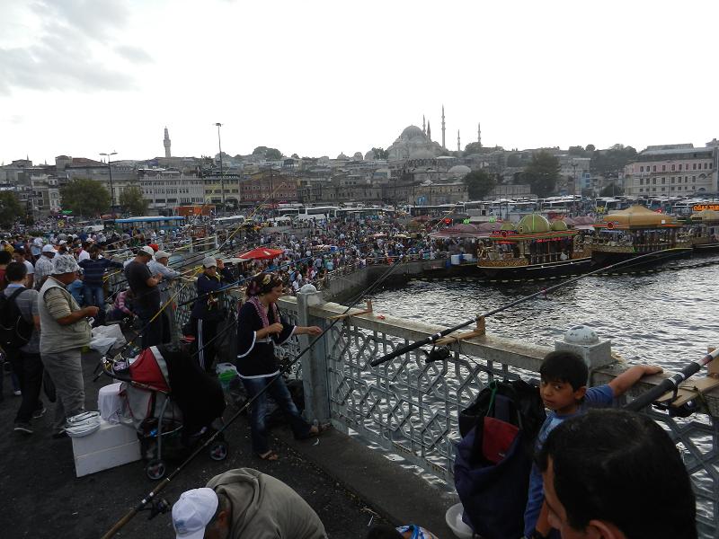 Vista desde el Puente Galata de Eminönü, Comer y beber en puestos callejeros de Estambul - Turquía 0