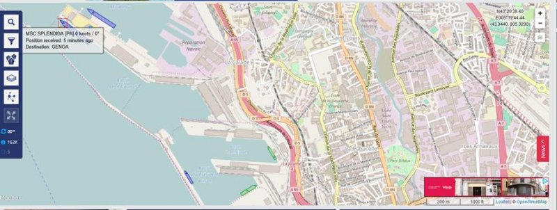 el bus gratuito te deja donde está mas o menos el ultimo de los "barquitos en verde" de la foto, muy cerca de la catedral.., Msc Splendida- Salidas Febrero 0