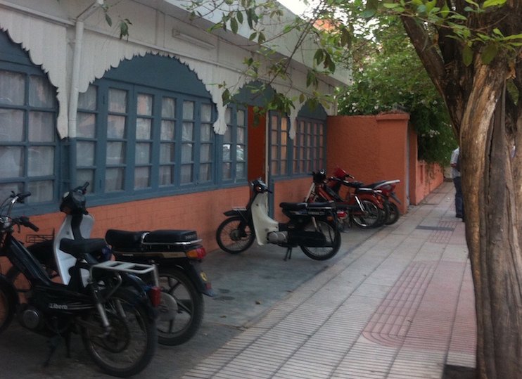 Fachada del Jardin en Mansour Eddahbi, Marrakech: Restaurantes y Puestos de Comida 1