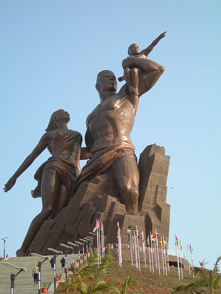 el monumento del renacimiento africano con sus 52m es el mas alto del mundo, Me ofrezco como guia turistica en Senegal